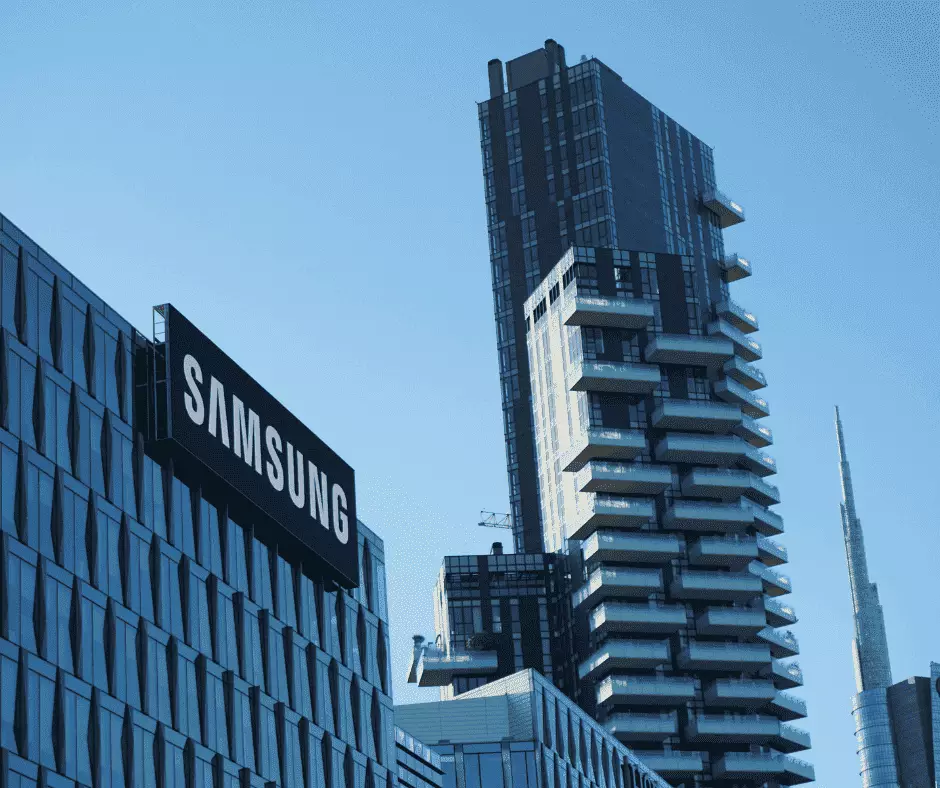 When Platforms Retire: What Samsung’s Messaging Shift Teaches Businesses About Digital Control